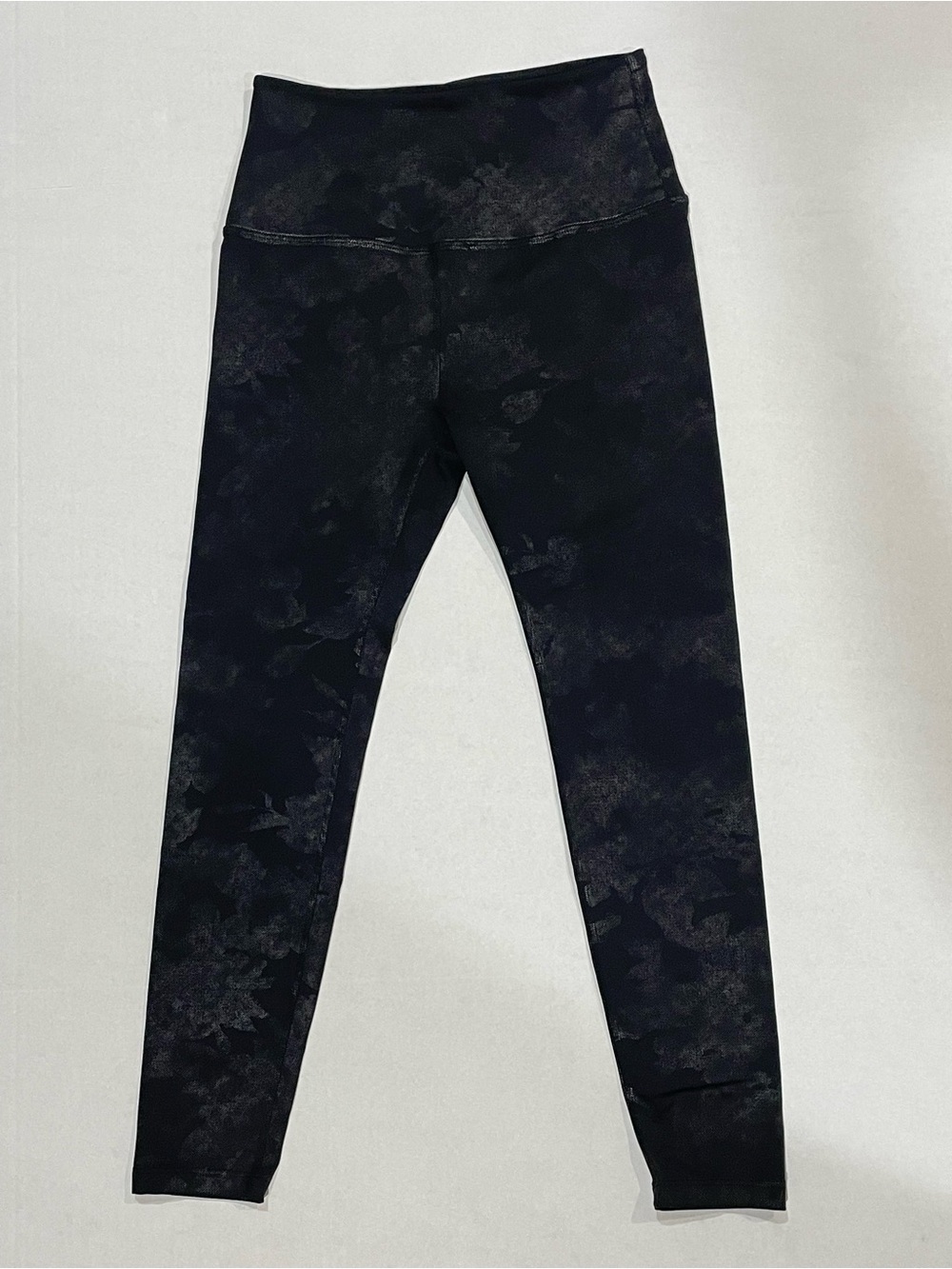 Beyond Yoga Powershine Black Marble Size S Midi Length Athleisure Yoga Pants
